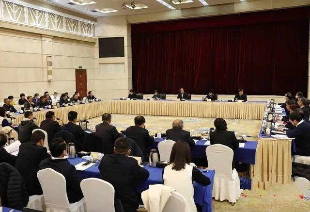 東(dong) 方雨虹李衛國先生出席湖南省民營企業(ye) 家座談會(hui) 