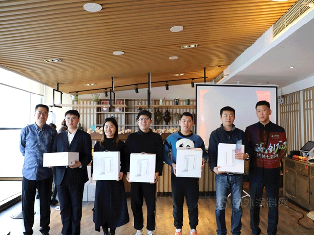 春因你而溫暖 花因你而盛開——七彩建設總公司年度表彰暨“三·八”婦女節慶典側(ce) 記