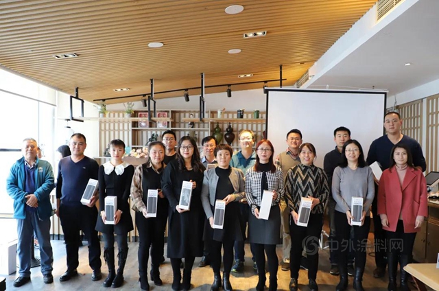 春因你而溫暖 花因你而盛開——七彩建設總公司年度表彰暨“三·八”婦女節慶典側(ce) 記