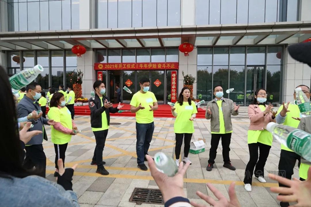 展辰新材開工大吉｜深圳總部開工儀(yi) 式暨團隊徒步活動