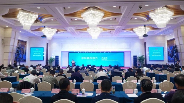 魚童股份連任第八屆浙江省塗料工業(ye) 協會(hui) 會(hui) 長