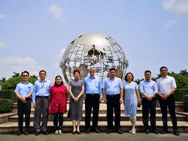 中塗協孫會(hui) 長及北新建材董事長一行蒞臨(lin) 東(dong) 莞大寶化工考察
