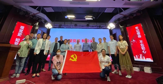 中共集泰化工黨(dang) 支部組織建黨(dang) 100周年觀影活動