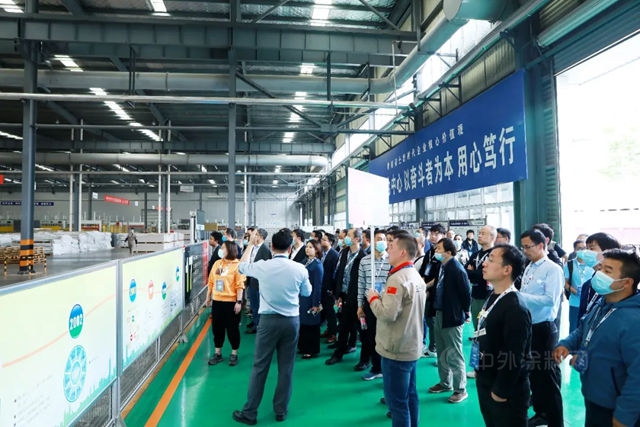 塗料行業(ye) 智慧工廠建設與(yu) 管理論壇走進亞(ya) 士滁州工廠