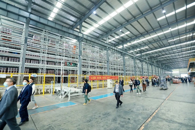 塗料行業(ye) 智慧工廠建設與(yu) 管理論壇走進亞(ya) 士滁州工廠