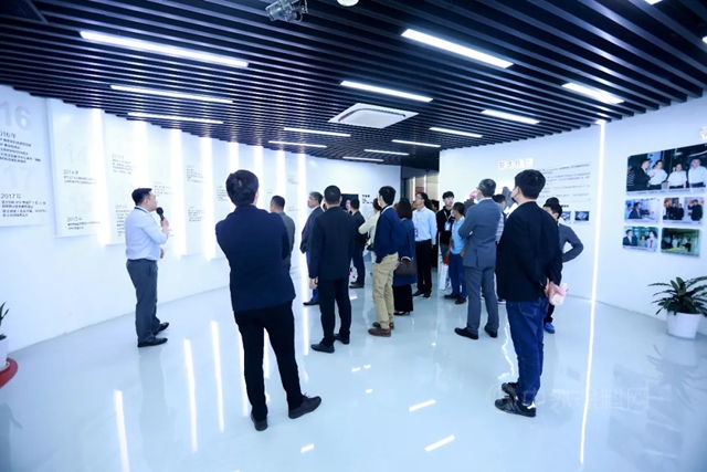 塗料行業(ye) 智慧工廠建設與(yu) 管理論壇走進亞(ya) 士滁州工廠