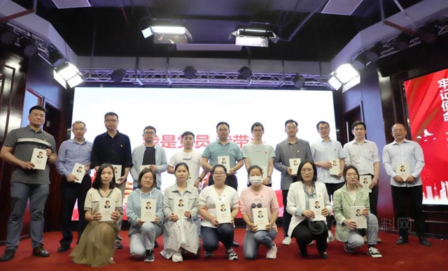 中共集泰化工黨(dang) 支部組織建黨(dang) 100周年觀影活動