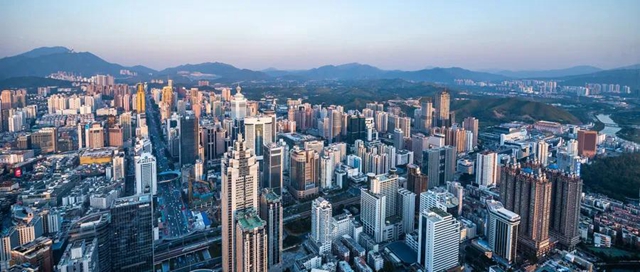 中國金茂控股集團領導一行蒞臨(lin) 晨光工業(ye) 園參觀考察！