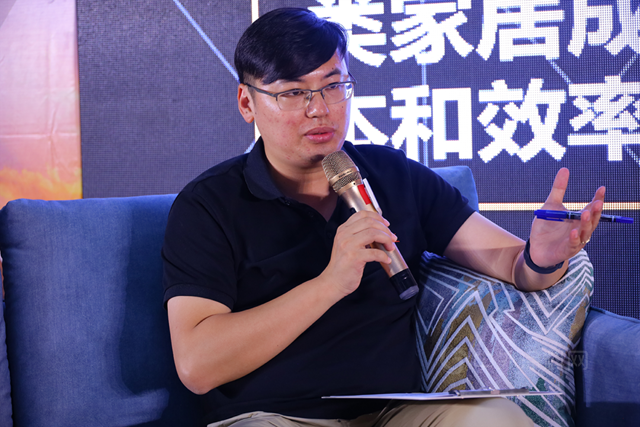 君子蘭(lan) 與(yu) 湖北樂(le) 家，就是要做最好的實木塗裝家居！