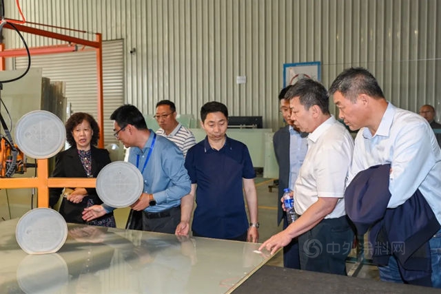 江蘇省建材行業(ye) 協會(hui) 理事長一行蒞臨(lin) 晨光集團參觀考察