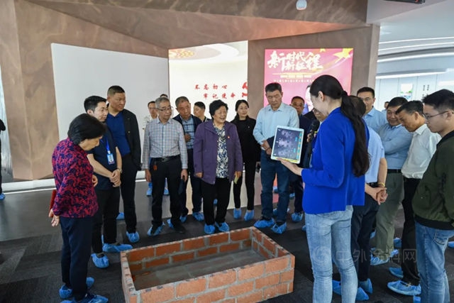 江蘇省建材行業(ye) 協會(hui) 理事長一行蒞臨(lin) 晨光集團參觀考察