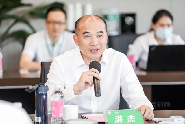 2021年三棵樹“碳達峰、碳中和”建築節能行業(ye) 發展專(zhuan) 家研討交流會(hui) 在北京順利召開