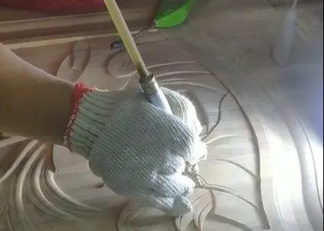 蓬江牌LED工藝門往複噴塗底漆
