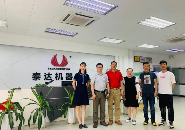 廣東(dong) 塗協秘書(shu) 處一行走訪深圳泰達機器人有限公司