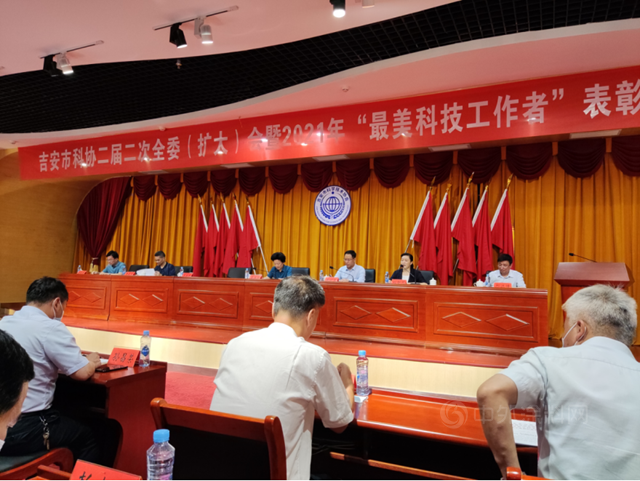 彭鶴鬆榮獲2021年吉安市“最美科技工作者”榮譽稱號