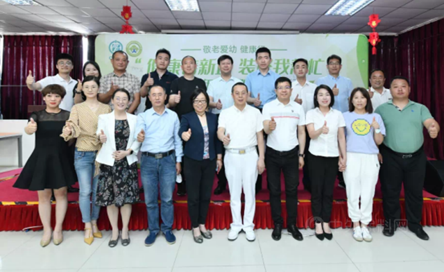 尊老愛幼 熱心公益 林德漆為(wei) 恒春老年公寓刷“健康”