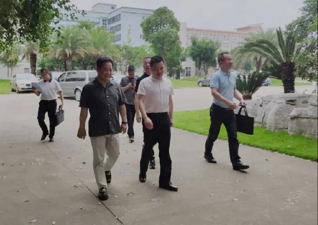 溫嶺市副市長王國軍(jun) 一行蒞臨(lin) 魚童參觀指導