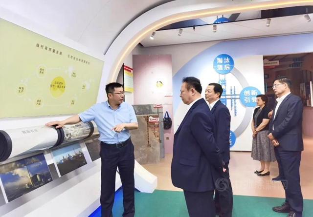 中國施工企業(ye) 管理協會(hui) 曹玉書(shu) 會(hui) 長一行到北新建材考察調研