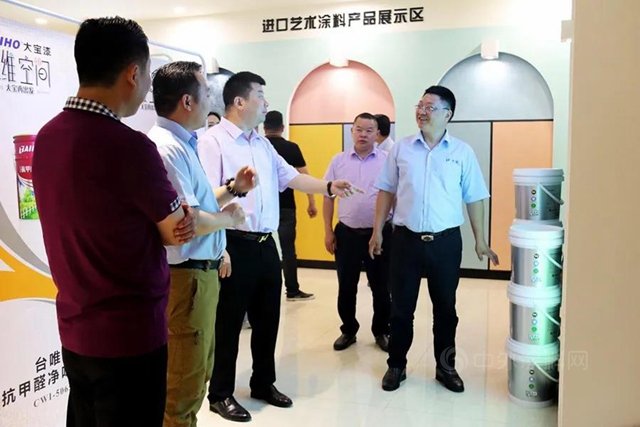 築巢引鳳｜成都家具商會(hui) 偕眾(zhong) 家具企業(ye) 領導一行蒞臨(lin) 成都大寶參觀訪問