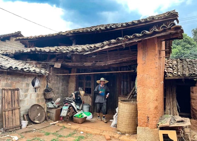 關(guan) 愛留守兒(er) 童 資助貧困學生 保儷(li) 萊“大愛無疆 點亮夢想”係列公益活動（雲(yun) 南石林站）