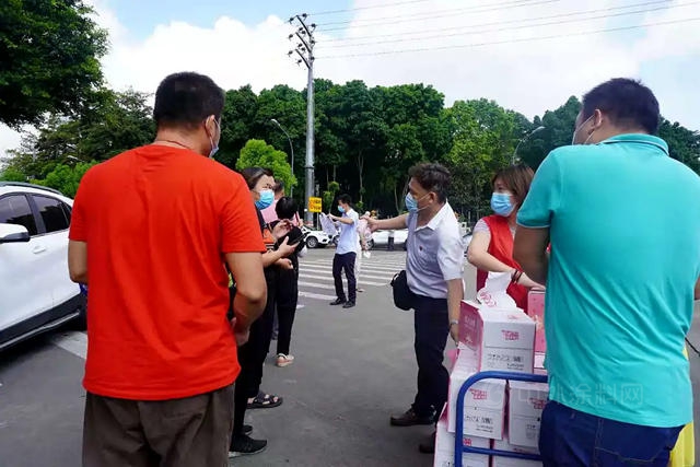 戰“疫”在行動！奔赴“疫”線，順德塗料商會(hui) 攜手企業(ye) 慰問一線工作者
