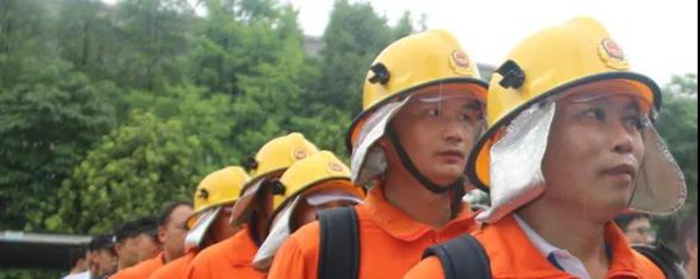 上海展辰安全防線不放鬆，消防演練進行中！