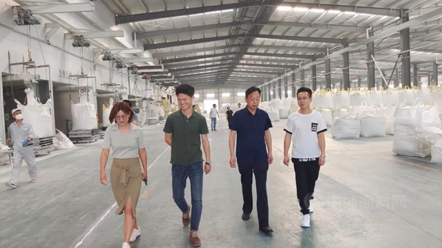 河南省塗料行業(ye) 協會(hui) 在南召新廣源公司調研