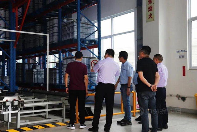 築巢引鳳｜成都家具商會(hui) 偕眾(zhong) 家具企業(ye) 領導一行蒞臨(lin) 成都大寶參觀訪問