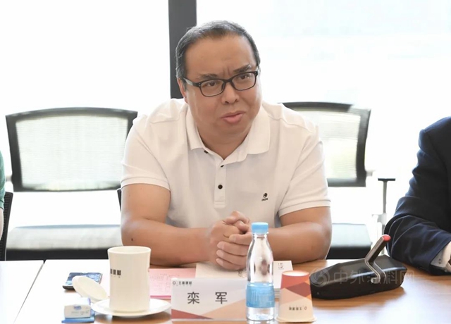 中國施工企業(ye) 管理協會(hui) 曹玉書(shu) 會(hui) 長一行到北新建材考察調研