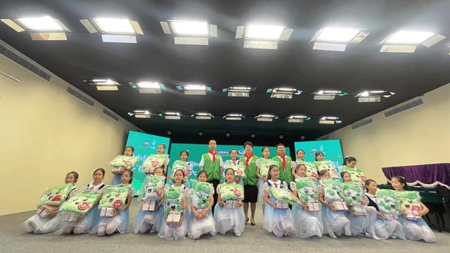 情暖校園 捐書(shu) 助學丨三棵樹向莆田市第二實驗小學等3所學校捐贈愛心圖書(shu) 室