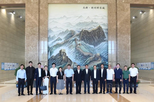 中國施工企業(ye) 管理協會(hui) 曹玉書(shu) 會(hui) 長一行到北新建材考察調研