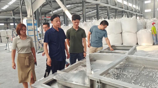 河南省塗料行業(ye) 協會(hui) 在南召新廣源公司調研