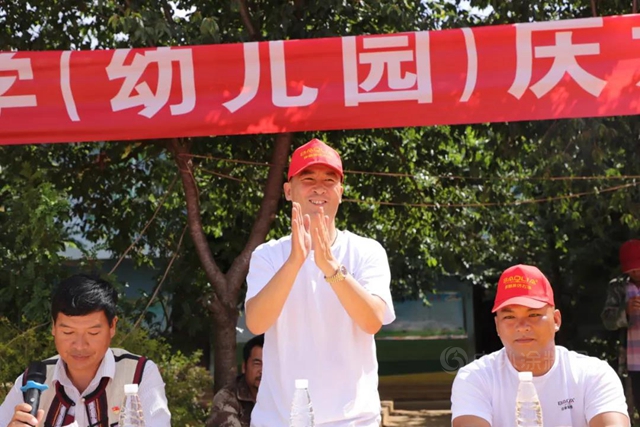 關(guan) 愛留守兒(er) 童 資助貧困學生 保儷(li) 萊“大愛無疆 點亮夢想”係列公益活動（雲(yun) 南石林站）