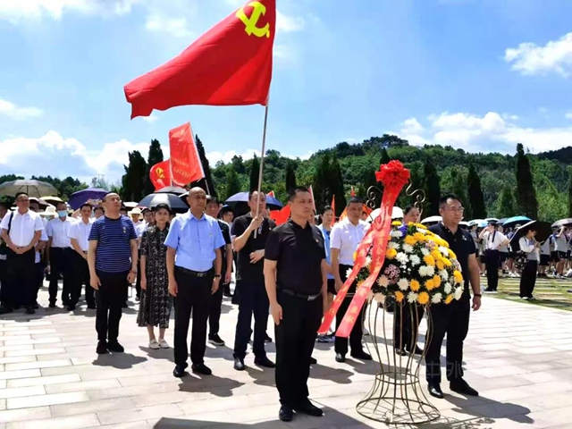 獻禮百年，與(yu) 黨(dang) 同行——七彩建設全國分公司慶建黨(dang) 100周年