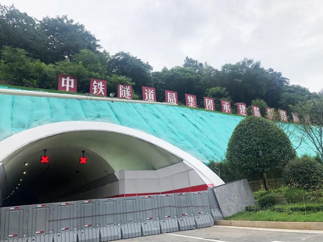 美塗士一體(ti) 板攜手中鐵隧道局打造長沙梅溪湖麓景路隧道