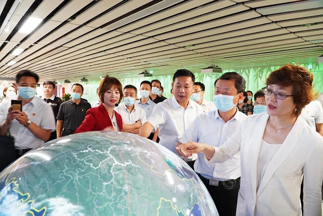 鐵道黨(dang) 校常務副校長王曉州一行到北新建材開展黨(dang) 史學習(xi) 互動交流
