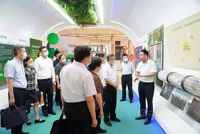 鐵道黨(dang) 校常務副校長王曉州一行到北新建材開展黨(dang) 史學習(xi) 互動交流