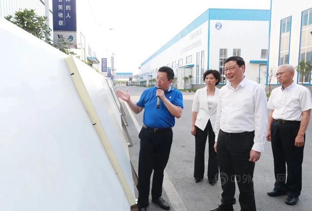 湖北省委書(shu) 記一行考察卓寶石首生產(chan) 基地
