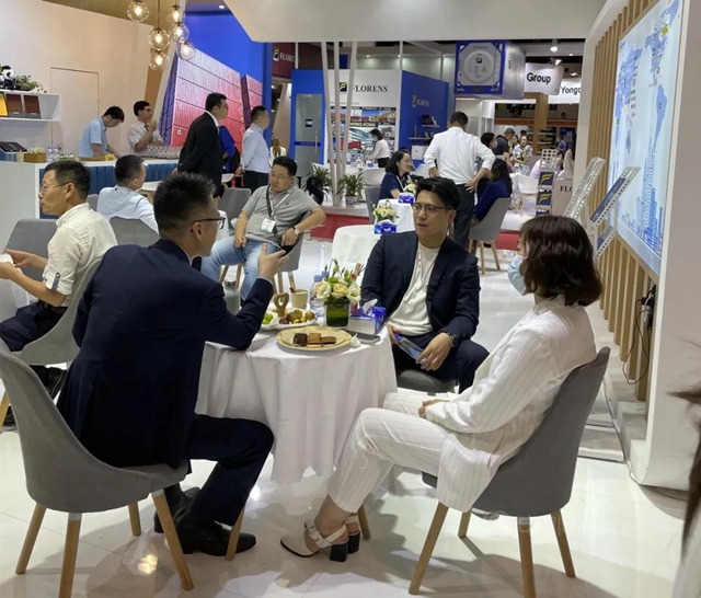 中遠關(guan) 西攜手深圳新世紀標誌亮相“2021集裝箱多式聯運亞(ya) 洲展”
