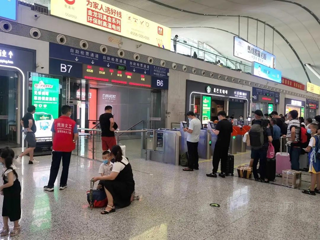 中華製漆高鐵廣告多城聯動，為(wei) 品牌建設賦能提速 ！