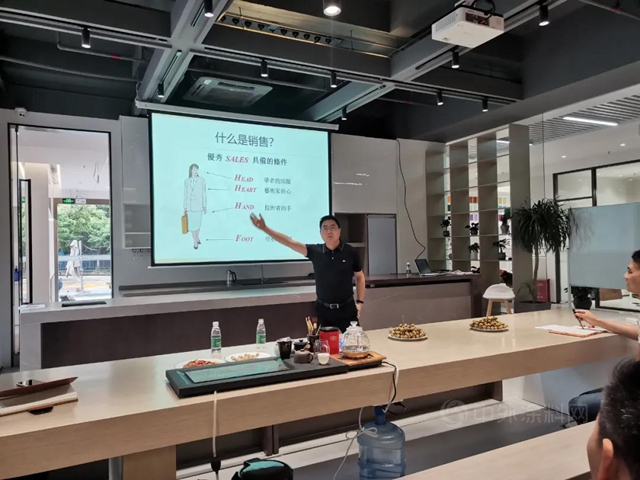 華為(wei) 原高級副總裁許立勇蒞臨(lin) 樹熊新材授課