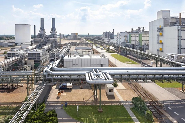 巴斯夫攜手保時捷聯合開發用於(yu) 電動汽車的高性能鋰離子電池