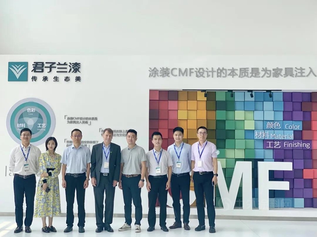 君子蘭(lan) 塗料與(yu) 巴斯夫戰略合作簽約儀(yi) 式