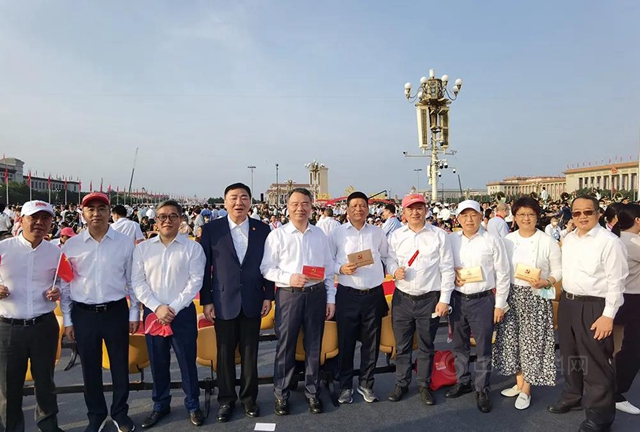 傳(chuan) 化：參加建黨(dang) 百年慶祝大會(hui)  徐冠巨：無比驕傲、無比自豪、無比幸福