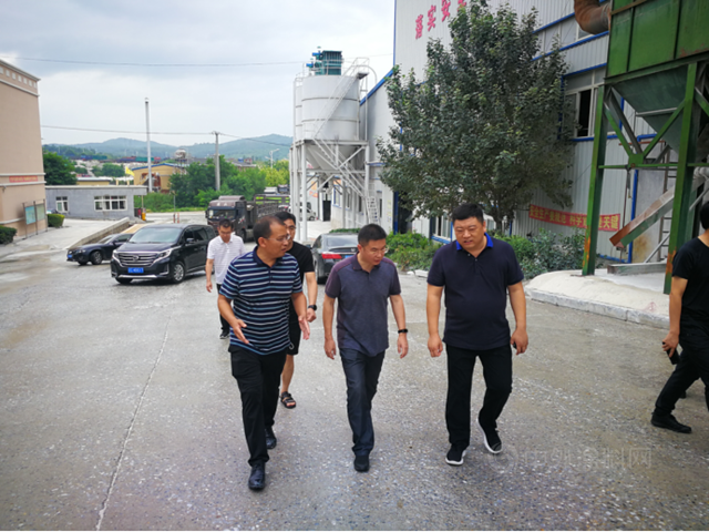 海城市市長楊野一行蒞臨(lin) 海城新廣源公司考察調研