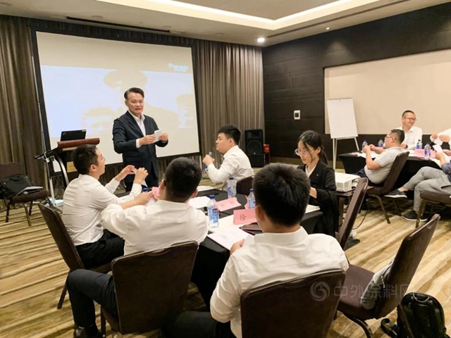 以“忠誠 幹淨 擔當”之姿態為(wei) 企業(ye) 使命與(yu) 願景奮鬥 ——亞(ya) 士集團第一期中青班學員順利畢業(ye) 