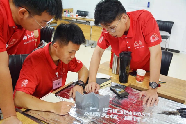 東(dong) 方雨虹與(yu) 徐州工業(ye) 職業(ye) 技術學院簽訂戰略合作協議