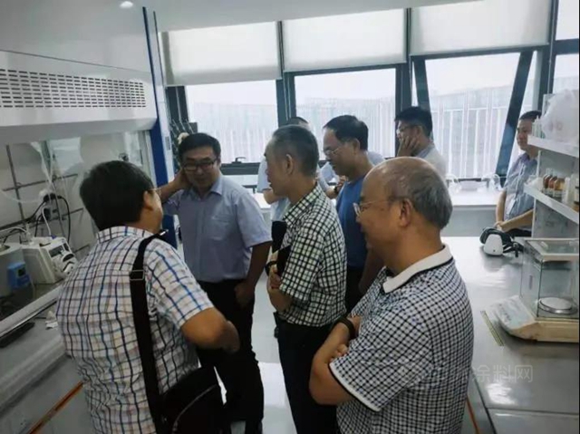 塗料行業(ye) 五位專(zhuan) 家到拓普集團指導交流