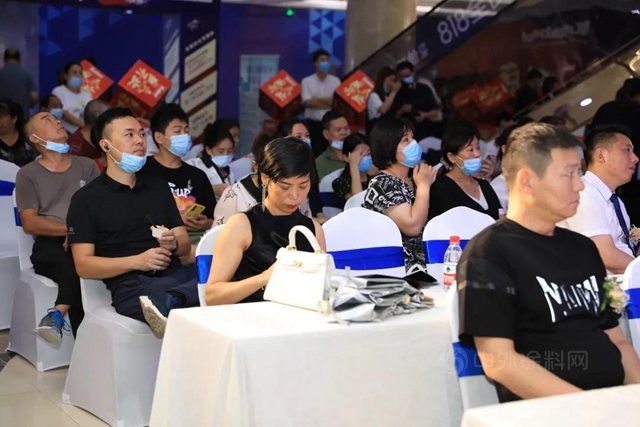 卡百利台州居然之家旗艦店盛大開業(ye) ，當天簽單總數50+