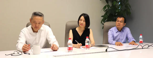 海虹老人再向馬邊彝族自治縣扶貧開發協會(hui) 定項捐贈水性環保塗料